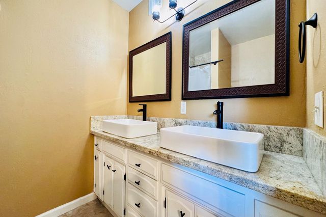 719 E Minarets Avenue, Fresno, CA 93720