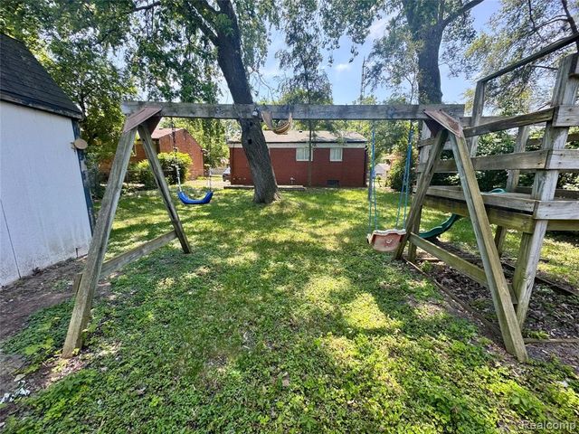 2713 Alpha Way, Flint, MI 48506