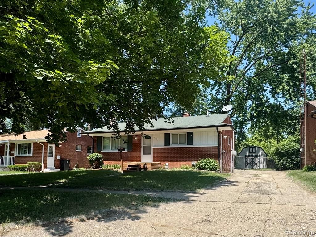 2713 Alpha Way, Flint, MI 48506