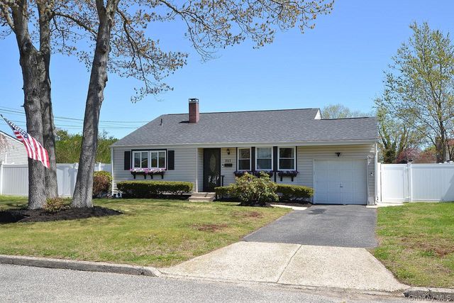 3117 Newport Avenue, Medford, NY 11763