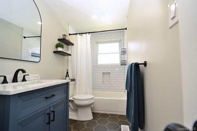 3117 Newport Avenue, Medford, NY 11763