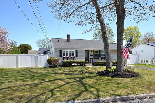 3117 Newport Avenue, Medford, NY 11763