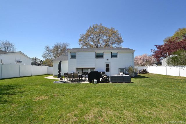 3117 Newport Avenue, Medford, NY 11763