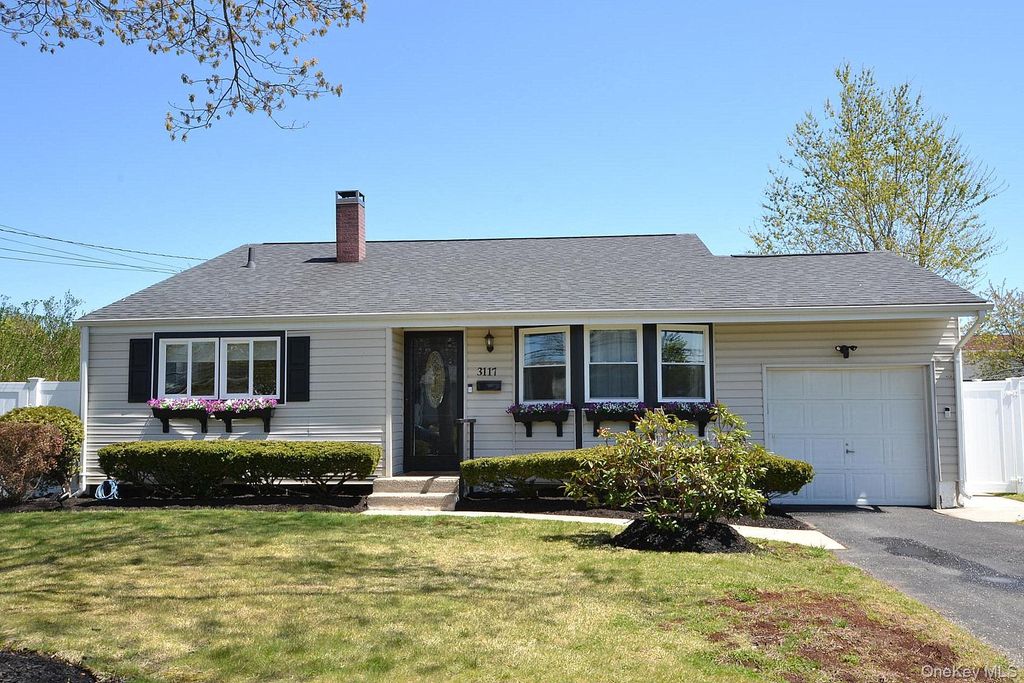 3117 Newport Avenue, Medford, NY 11763