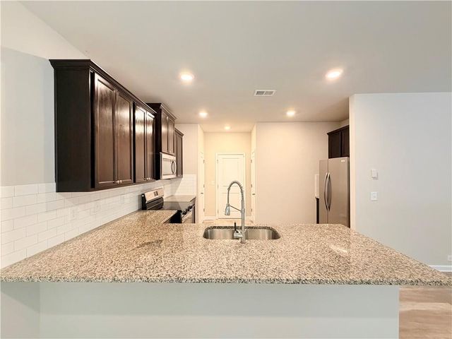3946 Kingfisher Drive, Atlanta, GA 30349