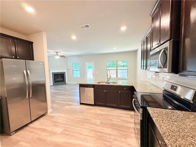 3946 Kingfisher Drive, Atlanta, GA 30349