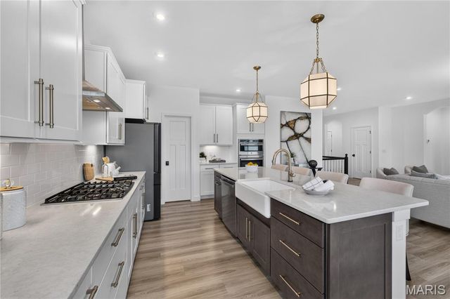 220 Knob Creek Court, Lake St Louis, MO 63367