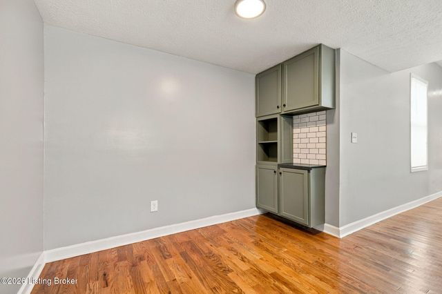 2331 W Market St, Louisville, KY 40212