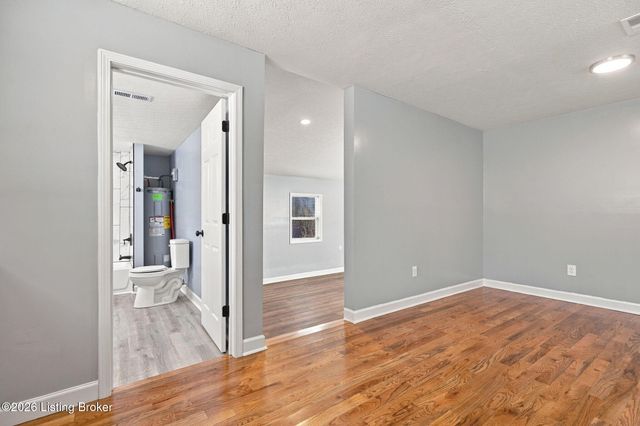 2331 W Market St, Louisville, KY 40212