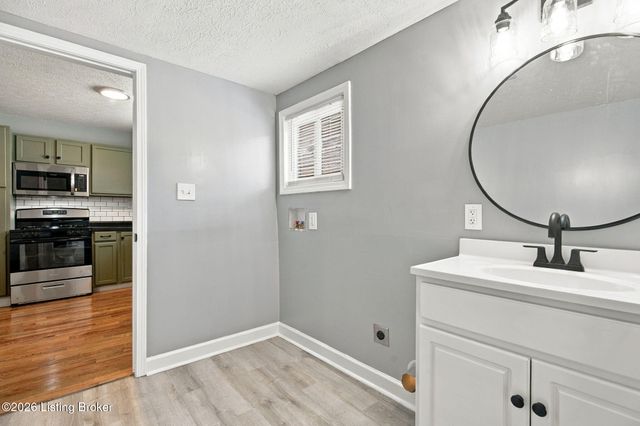 2331 W Market St, Louisville, KY 40212