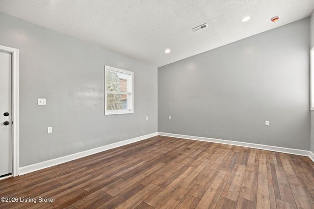 2331 W Market St, Louisville, KY 40212