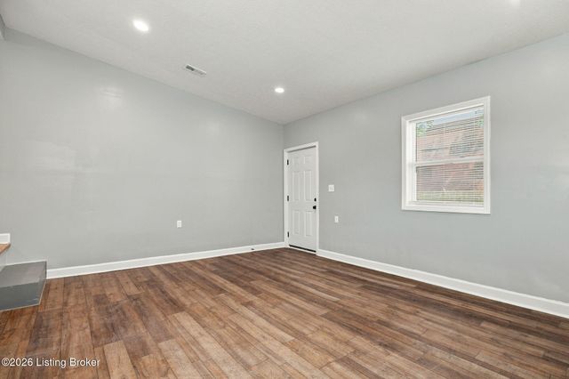 2331 W Market St, Louisville, KY 40212