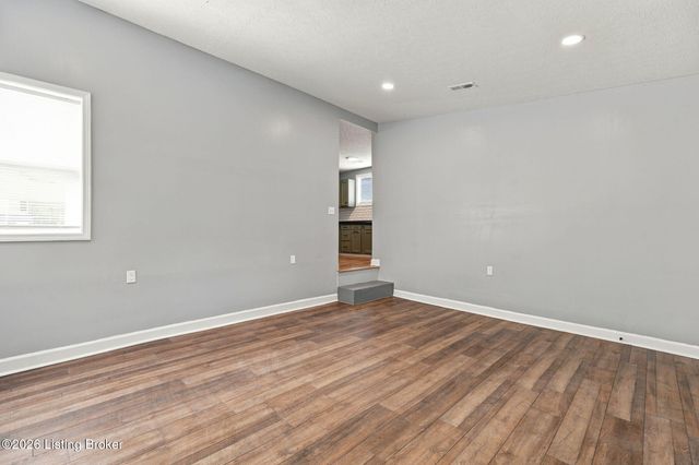 2331 W Market St, Louisville, KY 40212