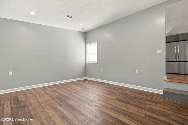 2331 W Market St, Louisville, KY 40212