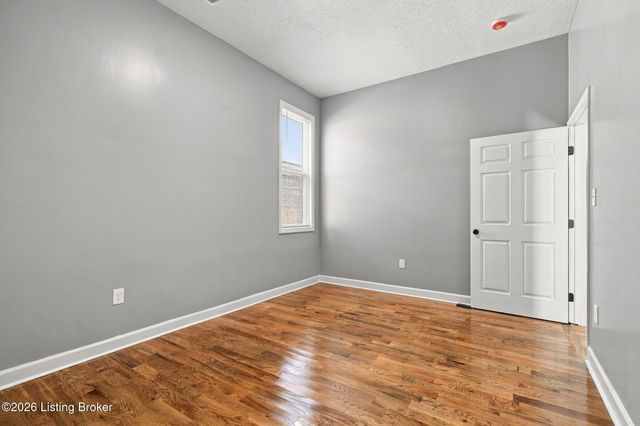 2331 W Market St, Louisville, KY 40212