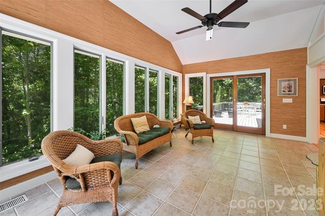 109 Chattooga Run, Hendersonville, NC 28739