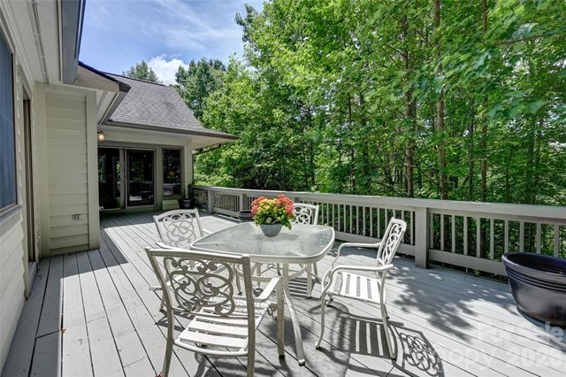109 Chattooga Run, Hendersonville, NC 28739