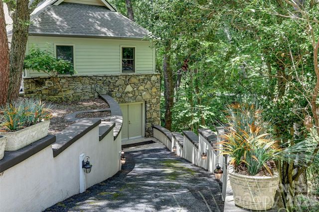 109 Chattooga Run, Hendersonville, NC 28739