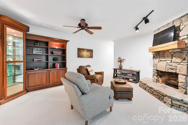 109 Chattooga Run, Hendersonville, NC 28739