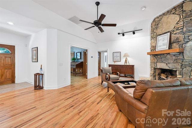 109 Chattooga Run, Hendersonville, NC 28739
