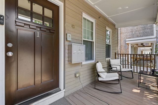 43 Derby St A, Somerville, MA 02145