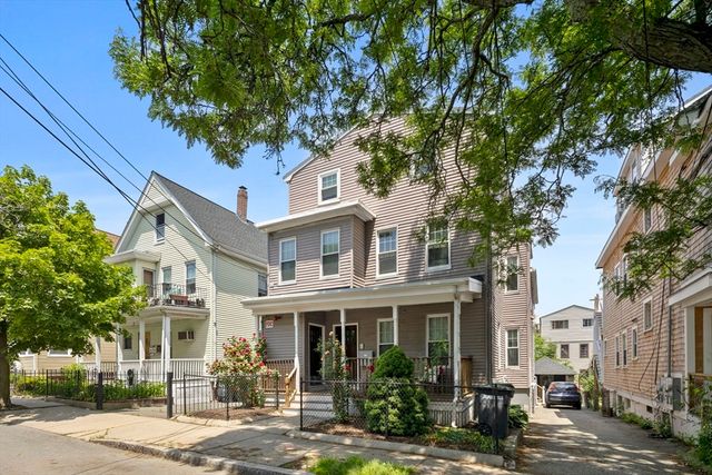 43 Derby St A, Somerville, MA 02145