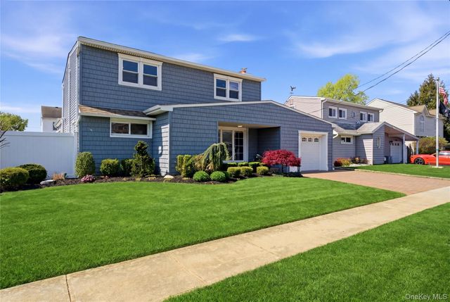 120 Franklin Place, Massapequa, NY 11758