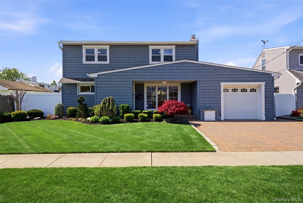 120 Franklin Place, Massapequa, NY 11758