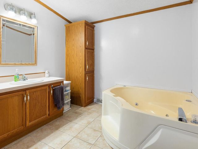 13 Kelly Lane, Coventry, RI 02816