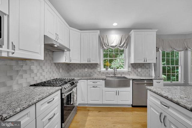 17 STANWYCK RD, Mount Laurel, NJ 08054