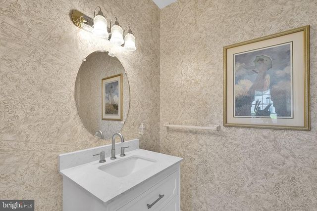 17 STANWYCK RD, Mount Laurel, NJ 08054