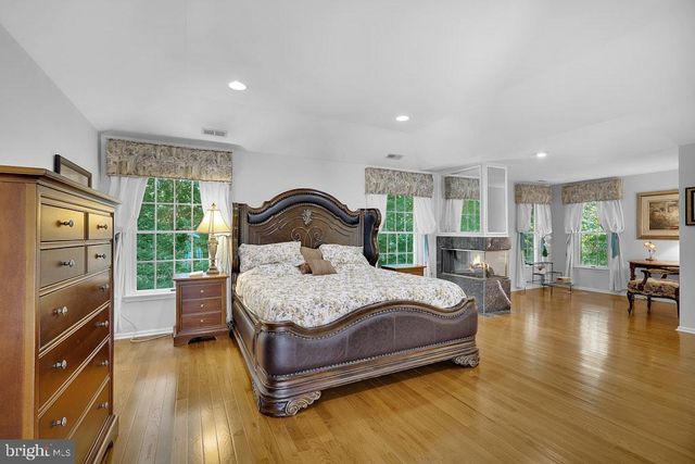 17 STANWYCK RD, Mount Laurel, NJ 08054