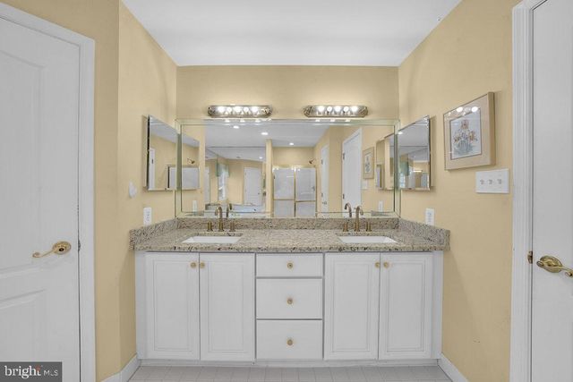 17 STANWYCK RD, Mount Laurel, NJ 08054