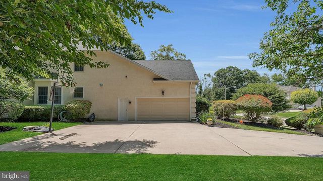 17 STANWYCK RD, Mount Laurel, NJ 08054