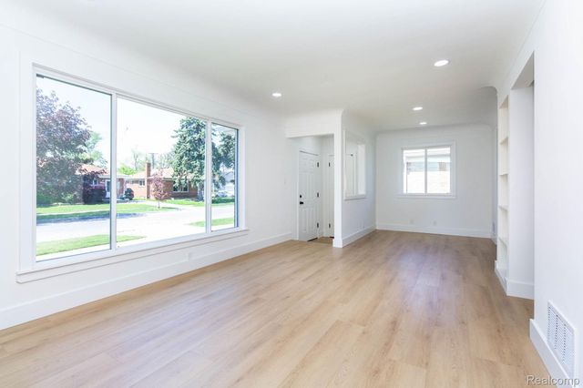 2469 Ferris Avenue, Lincoln Park, MI 48146
