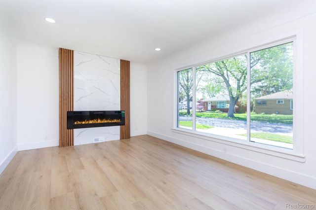 2469 Ferris Avenue, Lincoln Park, MI 48146