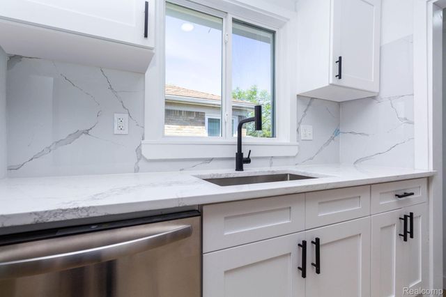 2469 Ferris Avenue, Lincoln Park, MI 48146