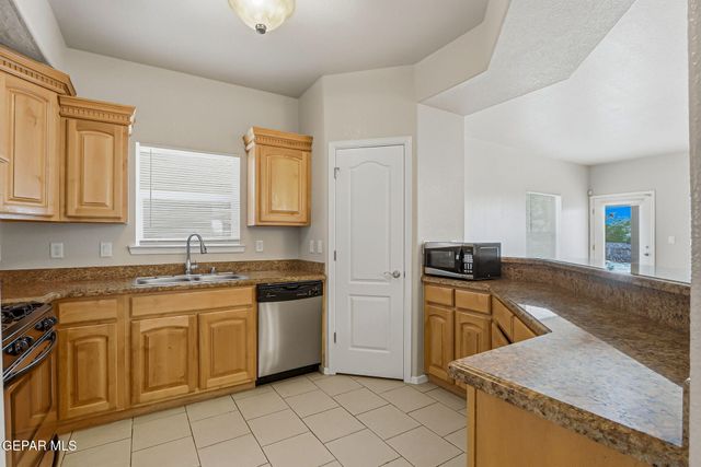 525 GREEN VILLAGE Court A, El Paso, TX 79912