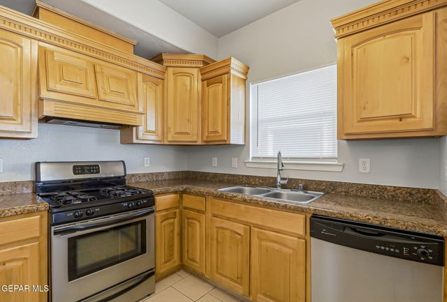 525 GREEN VILLAGE Court A, El Paso, TX 79912