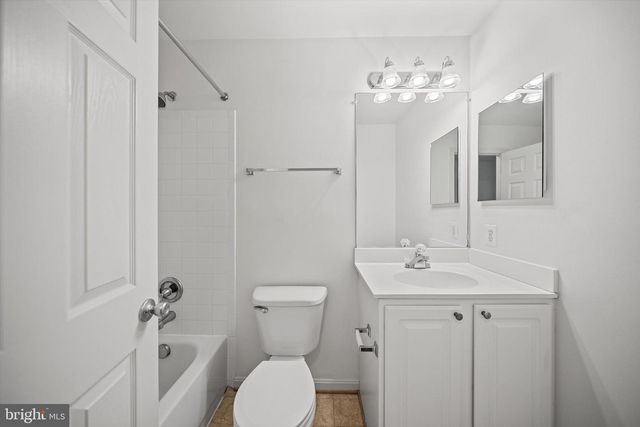 23094 FONTWELL SQ, Sterling, VA 20166