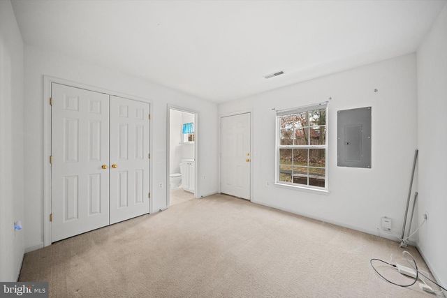 23094 FONTWELL SQ, Sterling, VA 20166