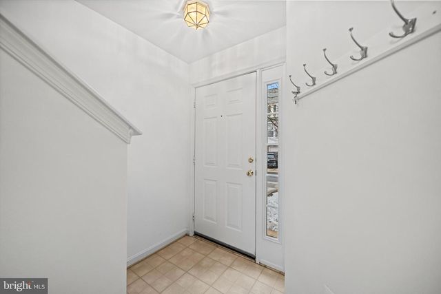 23094 FONTWELL SQ, Sterling, VA 20166