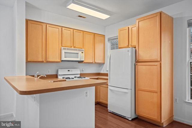 23094 FONTWELL SQ, Sterling, VA 20166