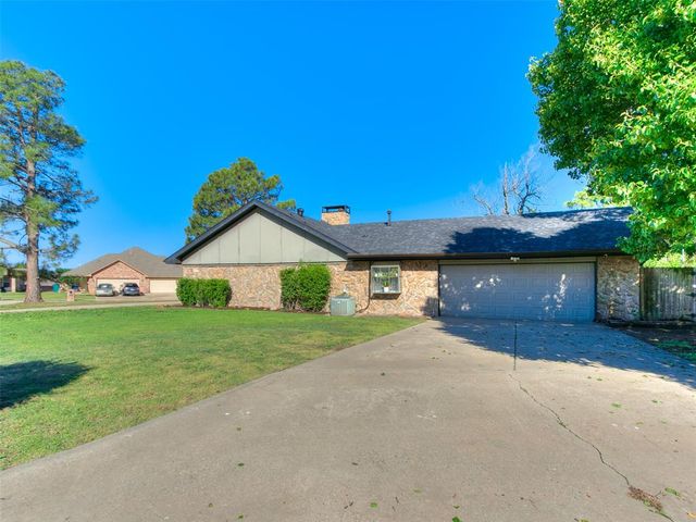 11613 Footmans Court, Yukon, OK 73099
