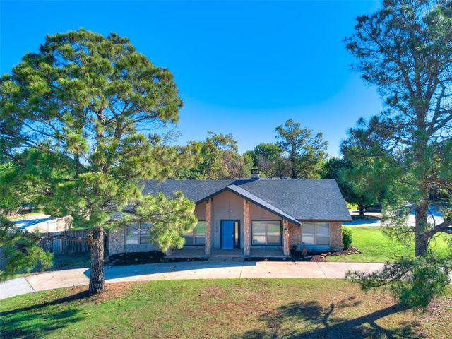 11613 Footmans Court, Yukon, OK 73099