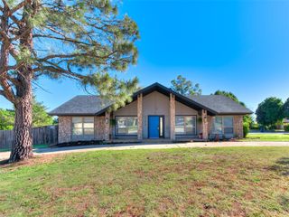 11613 Footmans Court, Yukon, OK 73099