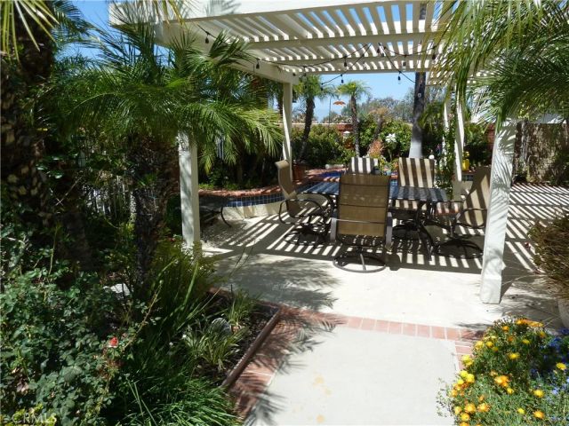 411 Newcastle Street, Thousand Oaks, CA 91361