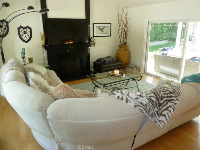 411 Newcastle Street, Thousand Oaks, CA 91361