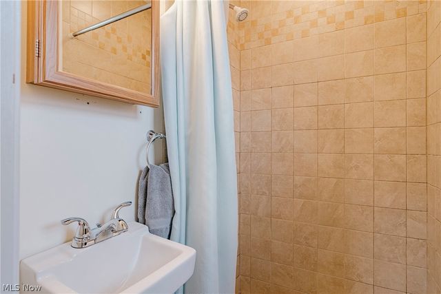 5301 Regency Drive, Parma, OH 44129