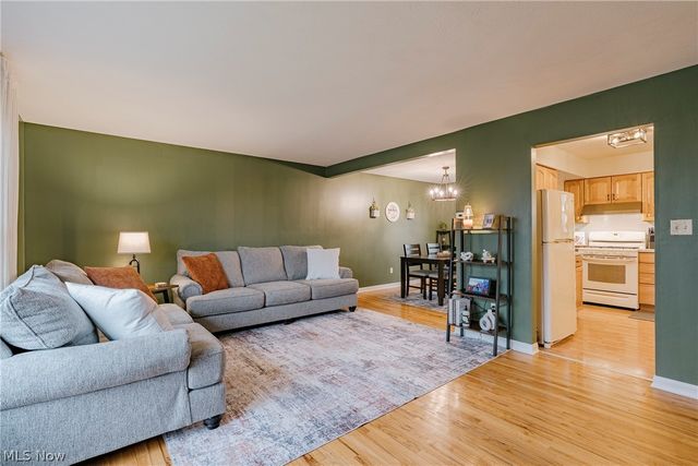 5301 Regency Drive, Parma, OH 44129